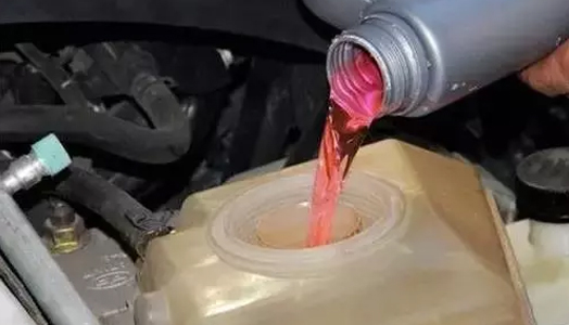 除防凍外(wài)，防凍液還(hái)具有(yǒu)以下(xià)幾種優點